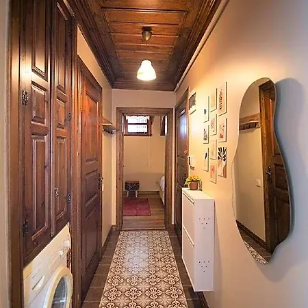 Cosy Wooden Aesthetic Flat In Besiktas Istambul