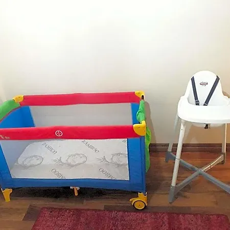 Cosy Wooden Aesthetic Flat In Besiktas 2*