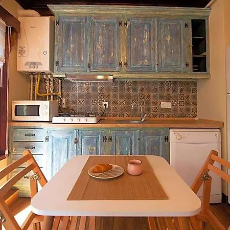 Cosy Wooden Aesthetic Flat In Besiktas